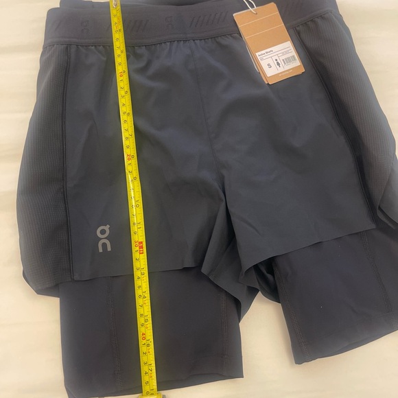 NWT On Cloud running shorts - Picture 4 of 6